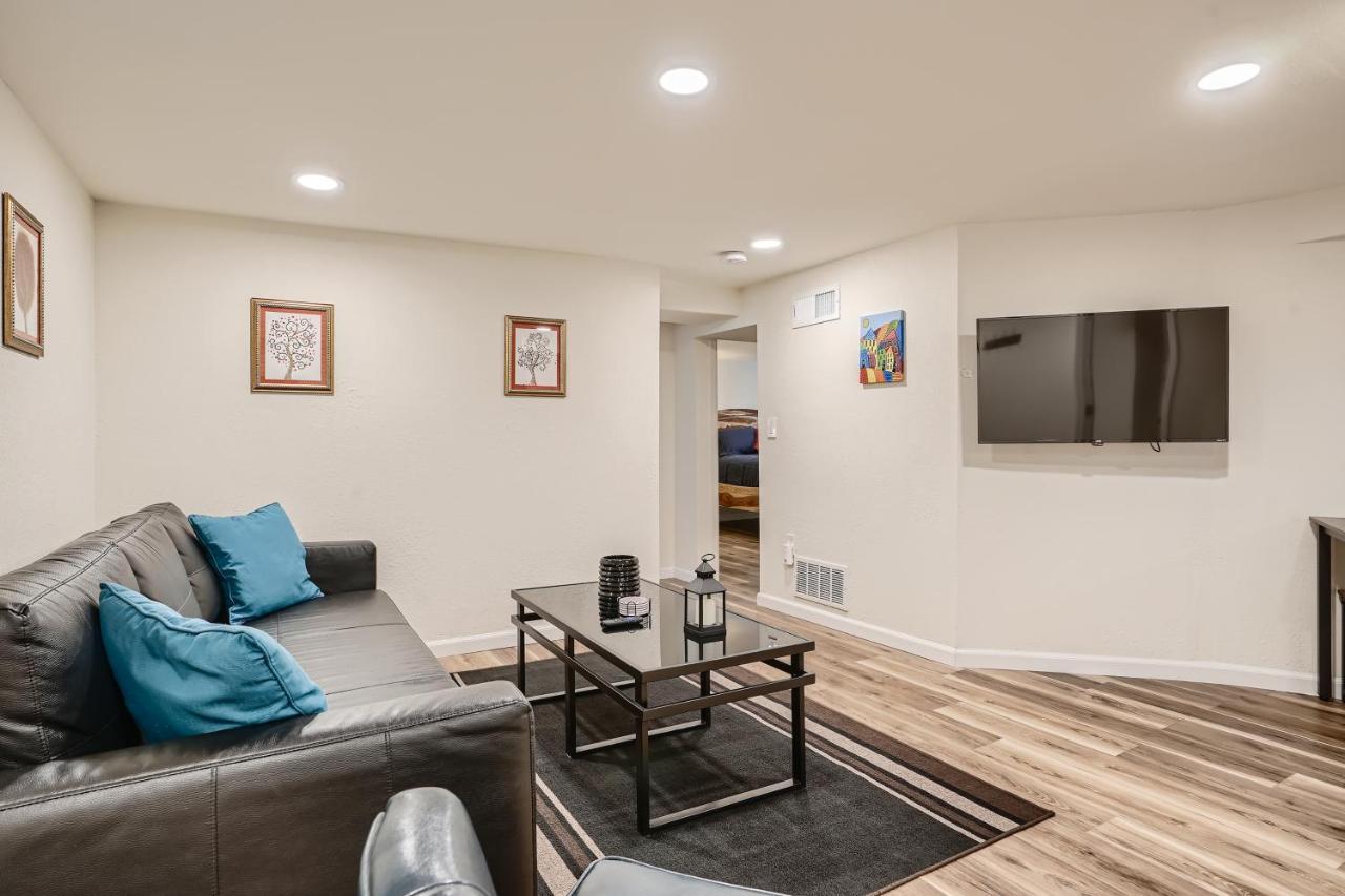 Sloans Lake Getaway - Basement Apartment Near Broncos And Downtown Denver Lakewood Kültér fotó