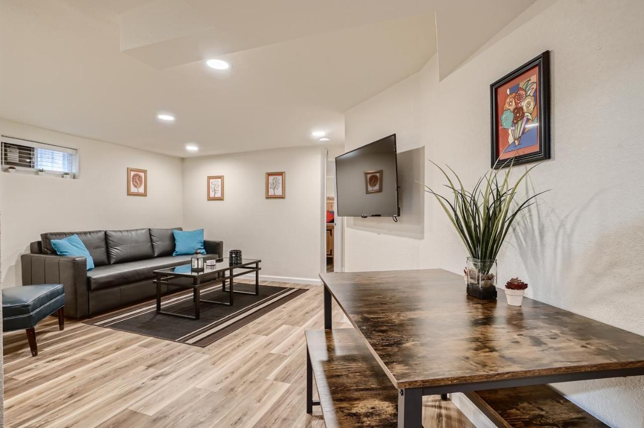 Sloans Lake Getaway - Basement Apartment Near Broncos And Downtown Denver Lakewood Kültér fotó