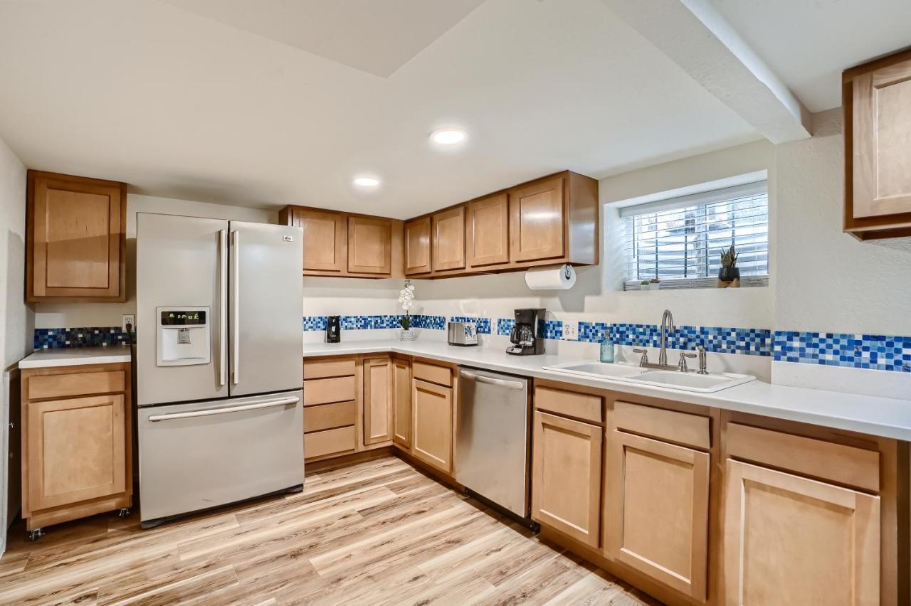 Sloans Lake Getaway - Basement Apartment Near Broncos And Downtown Denver Lakewood Kültér fotó