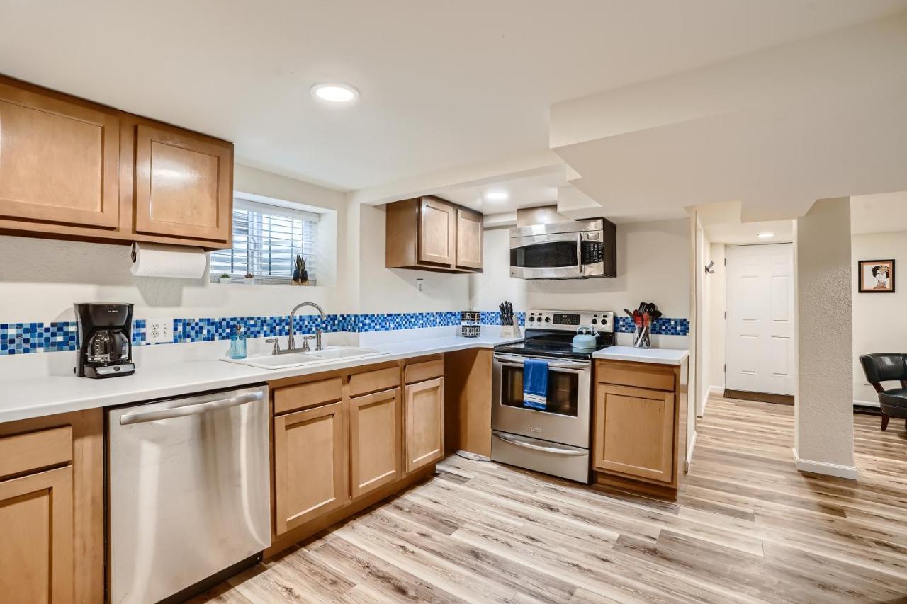 Sloans Lake Getaway - Basement Apartment Near Broncos And Downtown Denver Lakewood Kültér fotó